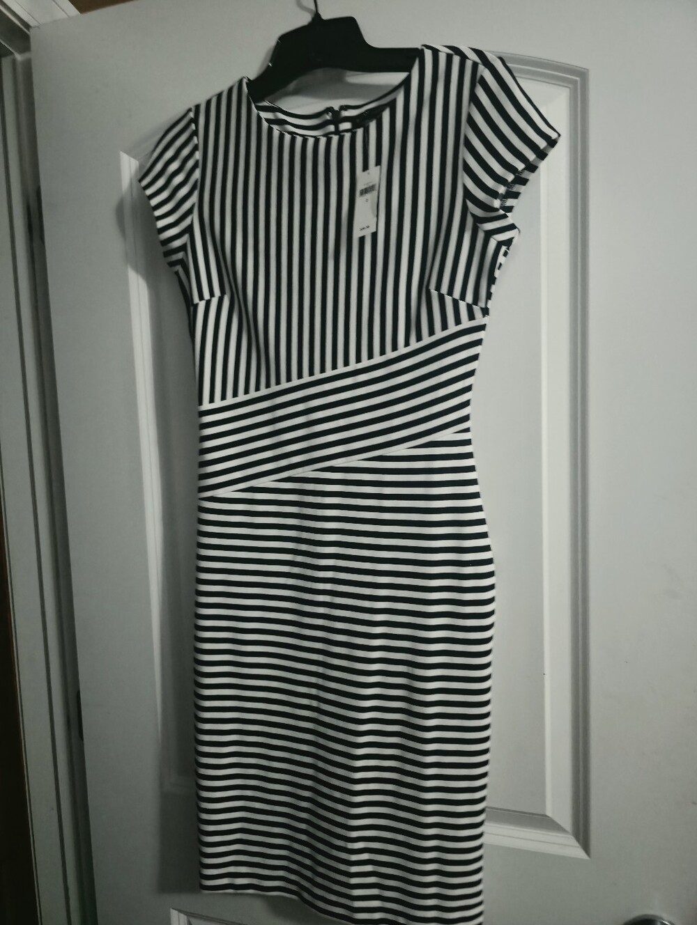 Banana Republic Womens Black & White Striped Dress. Size 2 NWT